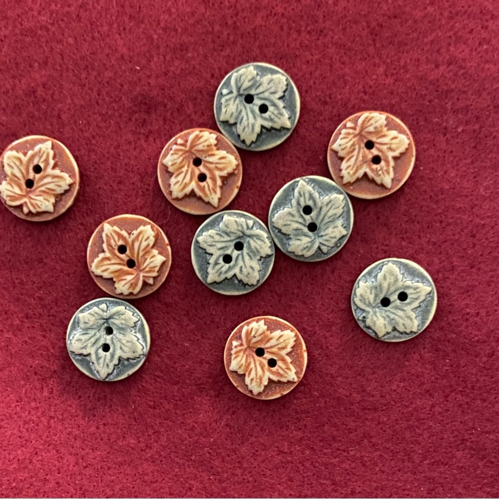 OH CANADA Maple Leaf Patterned Buttons Sets Rich Gray & Russet